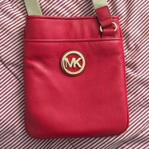 Micheal Kors Small crossbody (NEVER USED)